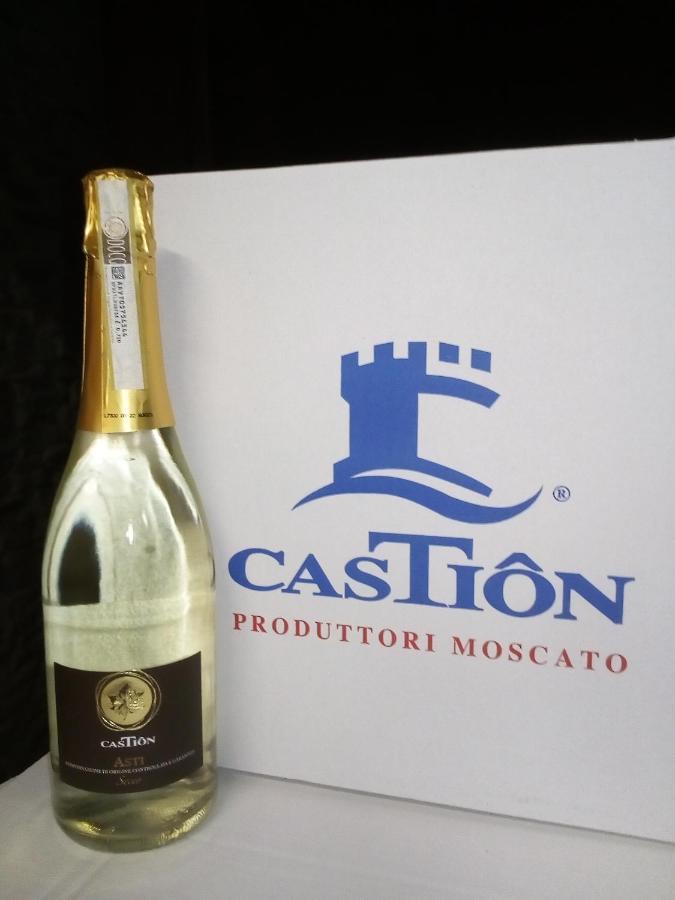 Agriturismo San Martino Castiglione Tinella エクステリア 写真