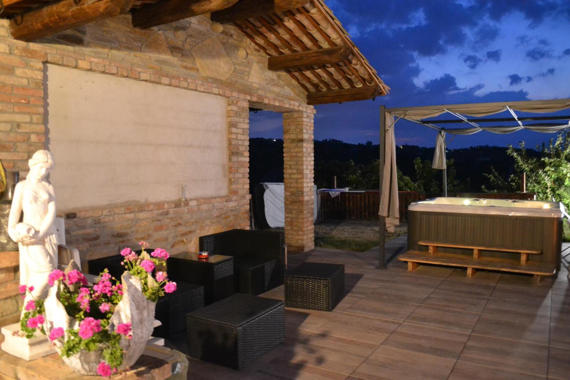 Agriturismo San Martino Castiglione Tinella エクステリア 写真