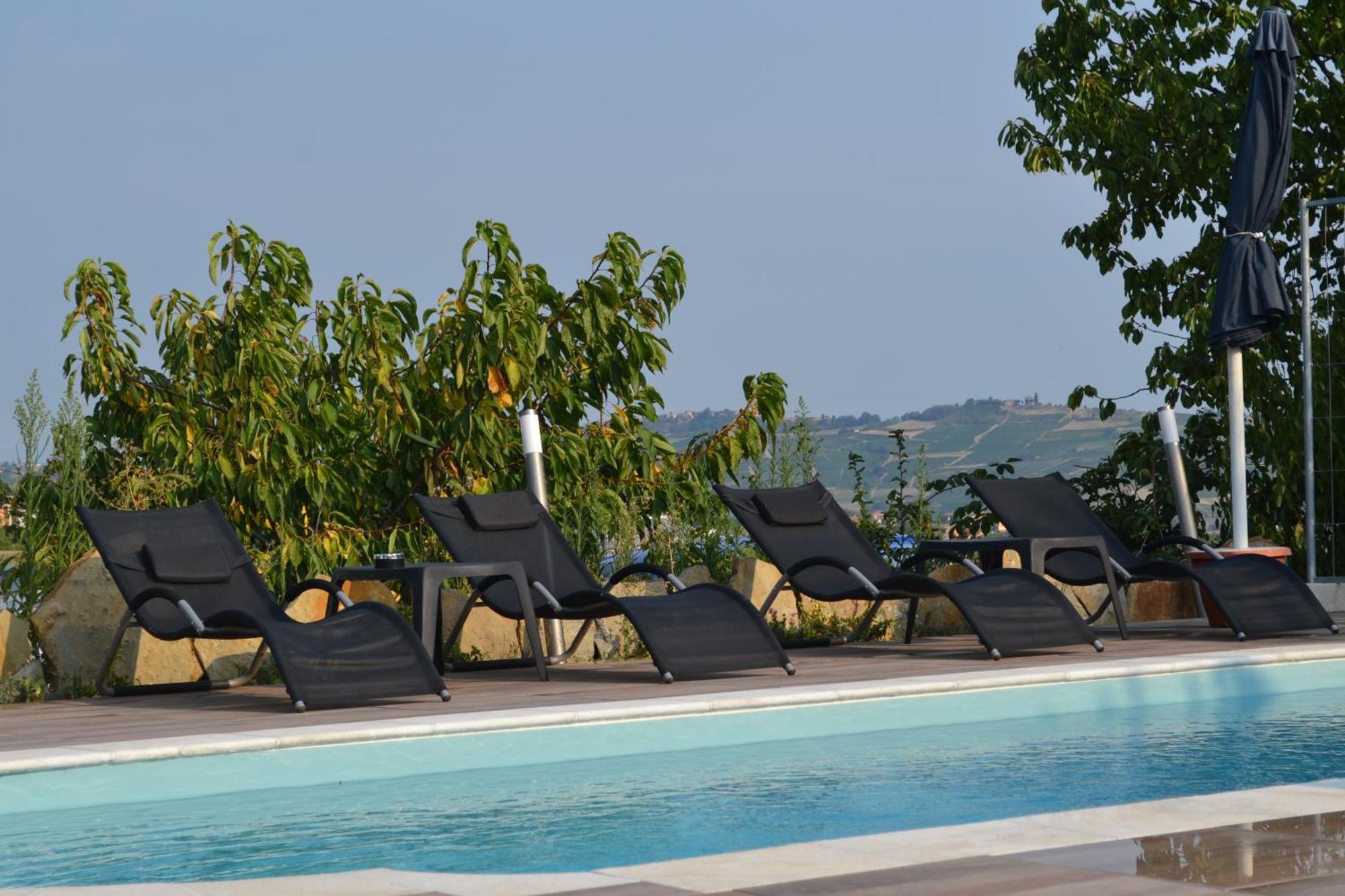 Agriturismo San Martino Castiglione Tinella エクステリア 写真